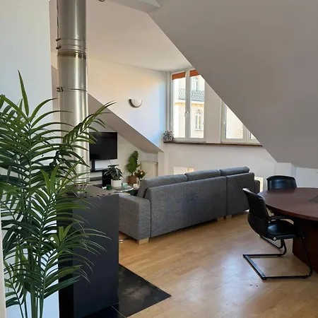 Helle Dachgeschosswohnung Am Laurentiusplatz